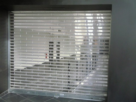 Rideau à lames transparentes galvanisé
